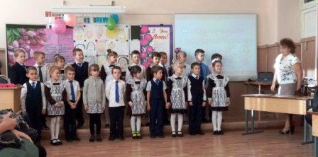 2019-2020 уч.год - Праздник для мам в 1б классе