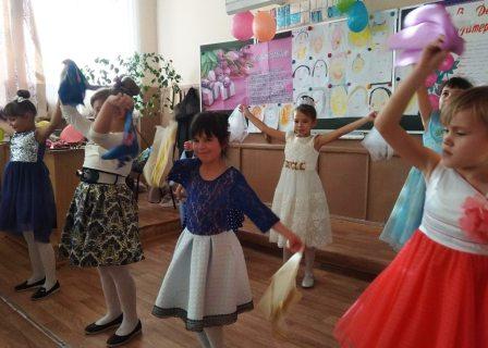 2019-2020 уч.год - Праздник для мам в 1б классе