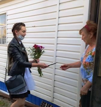 Школьная жизнь - Поздравление ветеранов с Днем учителя