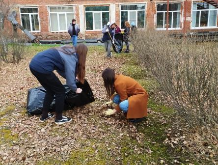 Школьная жизнь - Участие в экологической акции «Чистая территория»