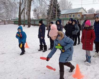 Зимние - Встреча на каникулах учеников 3б и 4б классов