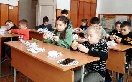 Зимние - Встреча на каникулах учеников 3б и 4б классов
