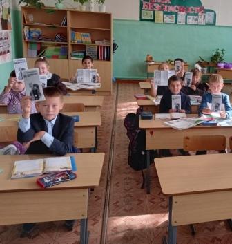 Безопасность движения - Акция «Засветись» от 2а класса