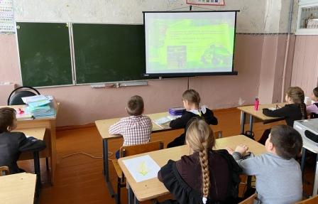 Безопасность движения - Кл.час в 1а классе «Засветись!»