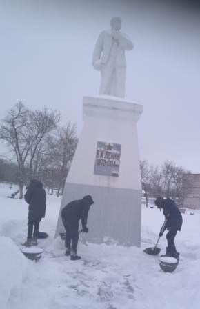 Школьная жизнь - Трудовой десант волонтеров 8а класса