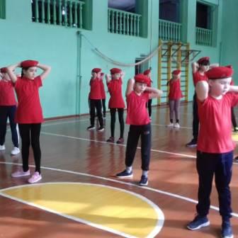 Физкультура и спорт - "В здоровом теле-здоровый дух", такой девиз юнармейцев 4б класса