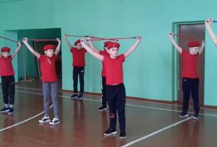 Физкультура и спорт - "В здоровом теле-здоровый дух", такой девиз юнармейцев 4б класса