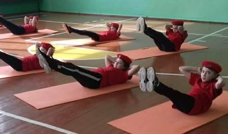 Физкультура и спорт - "В здоровом теле-здоровый дух", такой девиз юнармейцев 4б класса