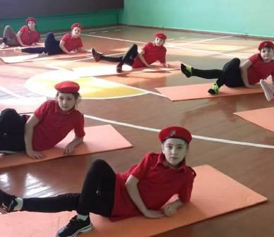 Физкультура и спорт - "В здоровом теле-здоровый дух", такой девиз юнармейцев 4б класса