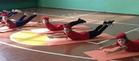Физкультура и спорт - "В здоровом теле-здоровый дух", такой девиз юнармейцев 4б класса