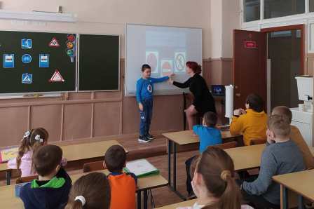 Школьная жизнь - "Правила дорожные с детства знать положено"-мероприятие во 2б классе