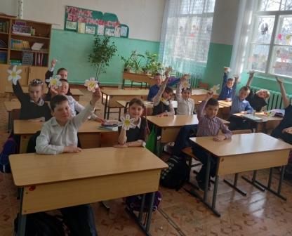 Школьная жизнь - Акция «Белая ромашка» во 2а классе