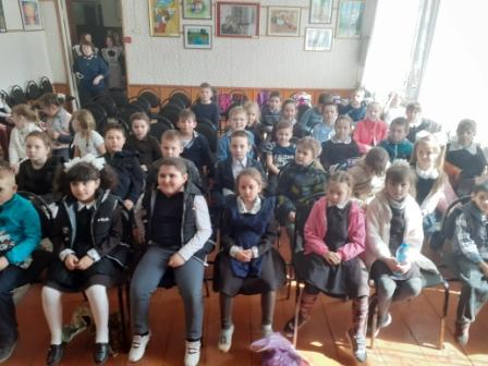 Интересно! - В мире прекрасного. 1б класс с экскурсией в ДШИ