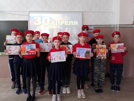 Школьная жизнь - "С днем работников пожарной охраны!"-поздравления юнармейцев 4б класса и учащихся 3б класса