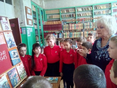 80-летие Победы - "Книги о войне"-Библиотечный урок для юнармейцев 2б класса