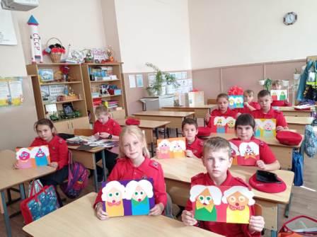 Школьная жизнь - "День пожилых людей» в 3б классе