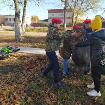 Школьная жизнь - Акция  «Помним и чтим"-Юнармейцы 5б класса на субботнике