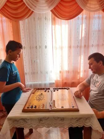 Школьная жизнь - С Днем отцов поздравляют всех пап учащиеся 5б класса