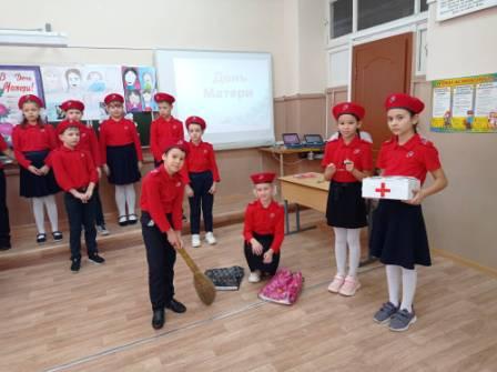 Школьная жизнь - Юнармейцы 3б класса поздравляют своих мам с праздником