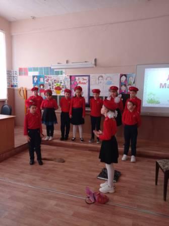 Школьная жизнь - Юнармейцы 3б класса поздравляют своих мам с праздником