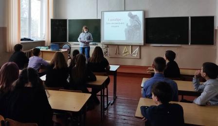 Школьная жизнь - День Неизвестного солдата в 7б классе