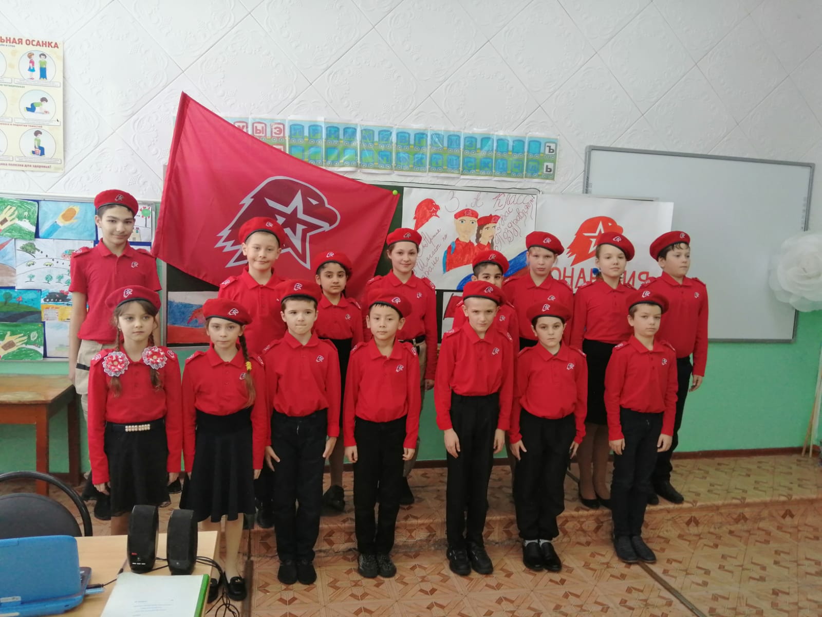Школьная жизнь - Посвящение учащихся 3а класса в ряды Юнармии