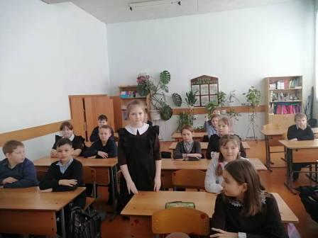 Интересно! - Информационный час «Отрасли промышленности» в 4а классе