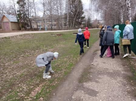 Школьная жизнь - "Мой чистый город"-юнармейцы 3б класса приняли участие в городском субботнике