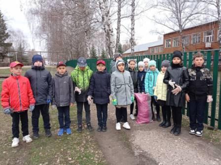 Школьная жизнь - "Мой чистый город"-юнармейцы 3б класса приняли участие в городском субботнике