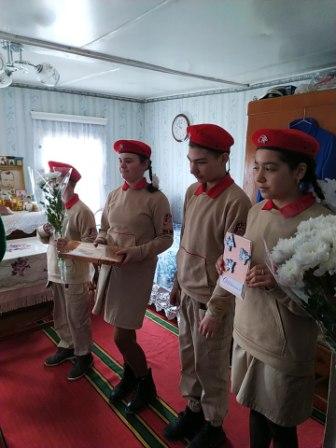 80-летие Победы - Юнармейцы поздравляют со 100-летним юбилеем ветерана войны и труда М.М. Васюнину
