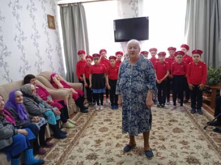80-летие Победы - Акцию «Поздравь ветерана» провели юнармейцы 3б и 10 классов