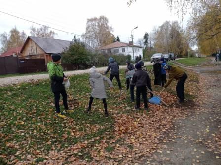 Школьная жизнь - Юнармейцы 4б класса на субботнике