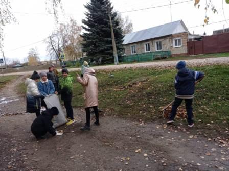 Школьная жизнь - Юнармейцы 4б класса на субботнике