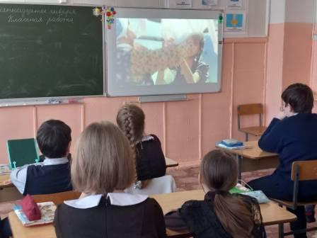 Школьная жизнь - "Киноуроки в школах России"- просмотр фильма «Мост» в 5-х классах