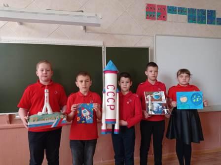 Школьная жизнь - Общешкольная линейка, посвященная Дню Космонавтики