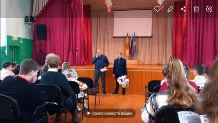 Школьная жизнь - Вручение благодарственного письма за воспитание сына -участника СВО, учителю Левашиной Т.Н.