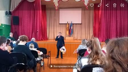 Школьная жизнь - Вручение благодарственного письма за воспитание сына -участника СВО, учителю Левашиной Т.Н.