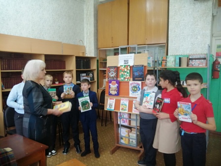 Школьная жизнь - Акция «Подари книгу»