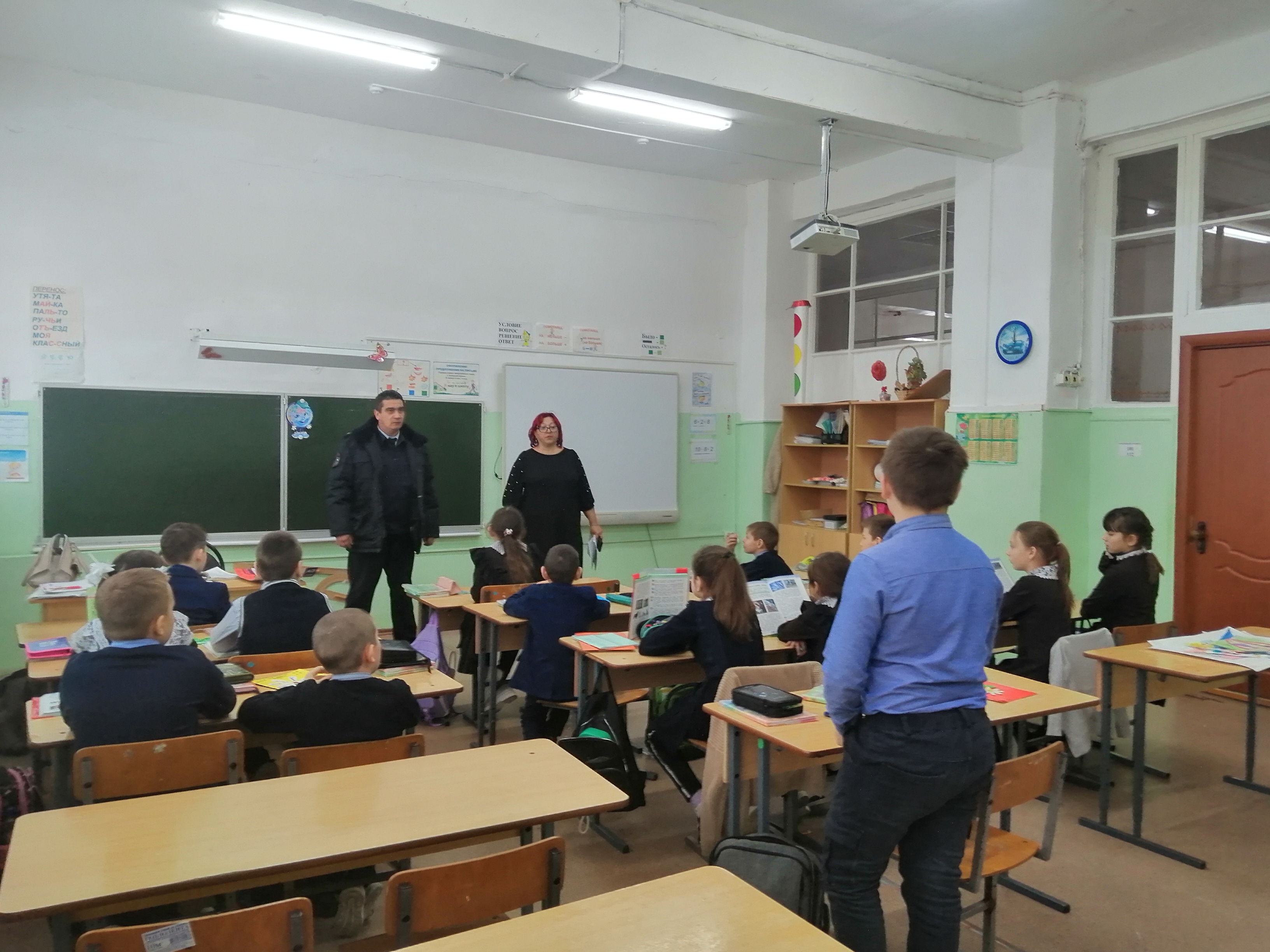 Профилактика табакокурения и алкоголизма - Профилактическая беседа  инспектора ПДН с учащимися  на тему: «Мое поведение и моя  безопасность»